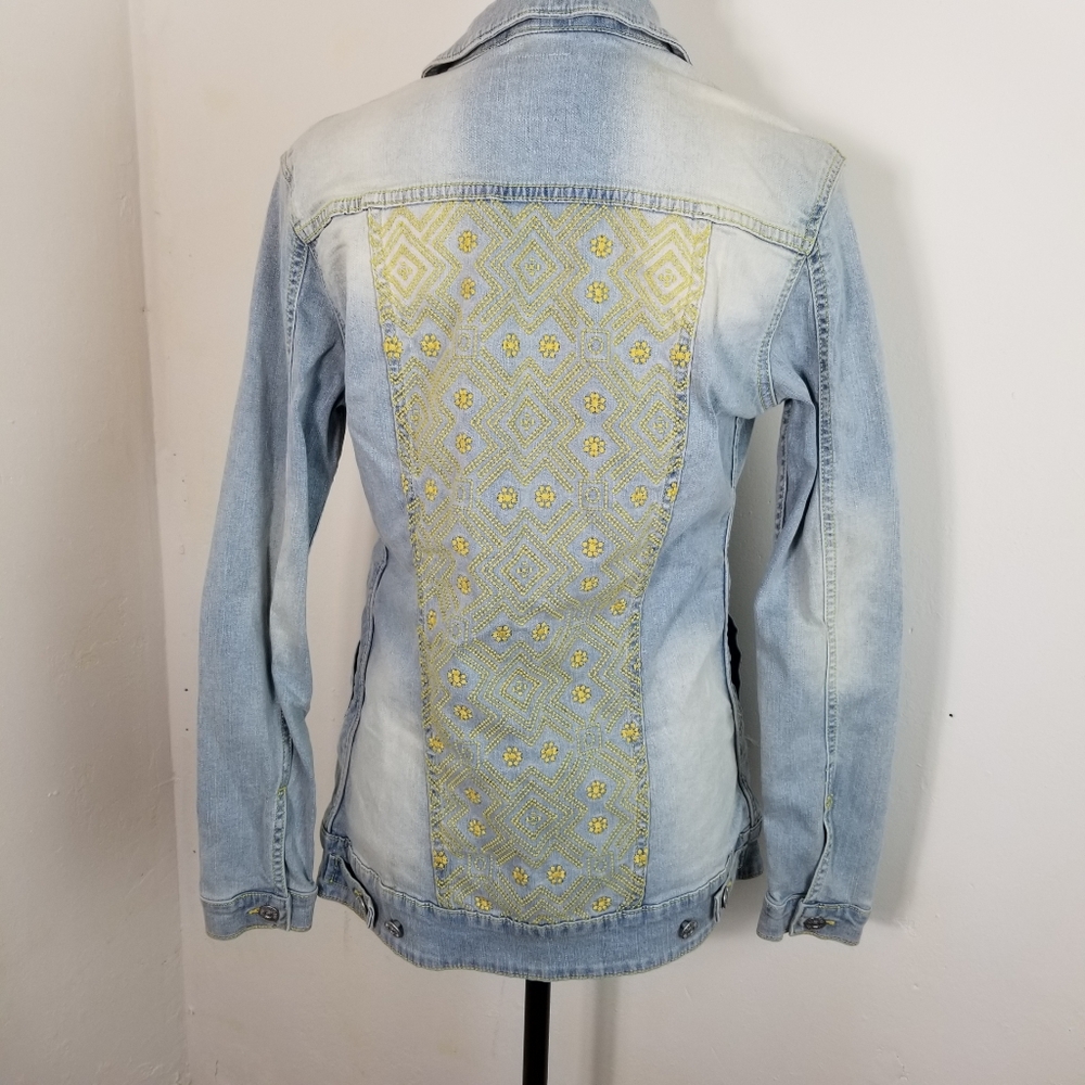 LuLaRoe Jaxon Embroidered Jean Jacket XS